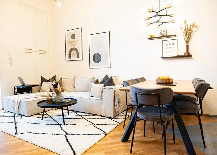 Cozy Industrial 8Min Dancing House Apartment, Prague
