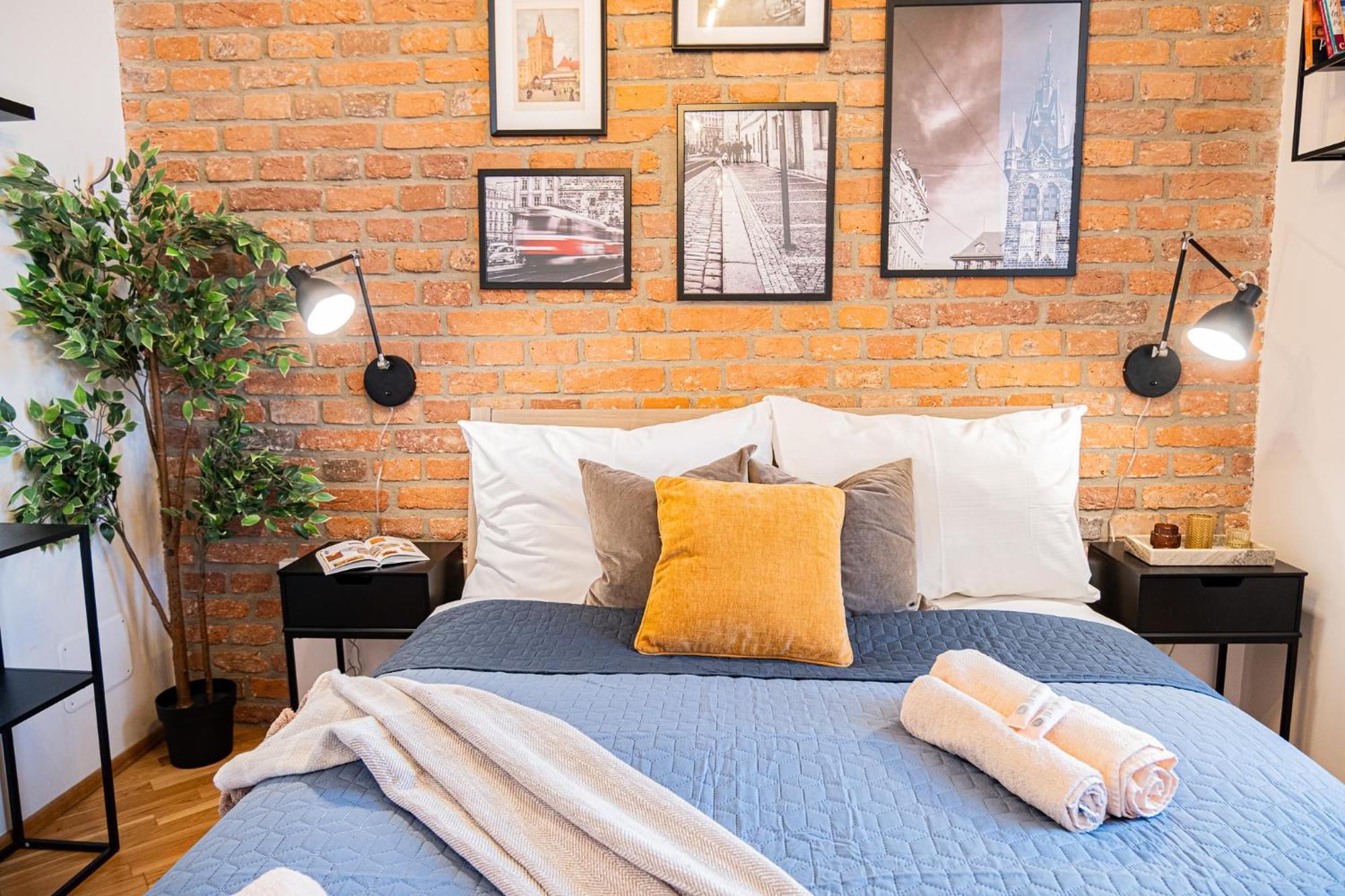 Cozy Industrial 8min Dancing House Apartment, Appartamento