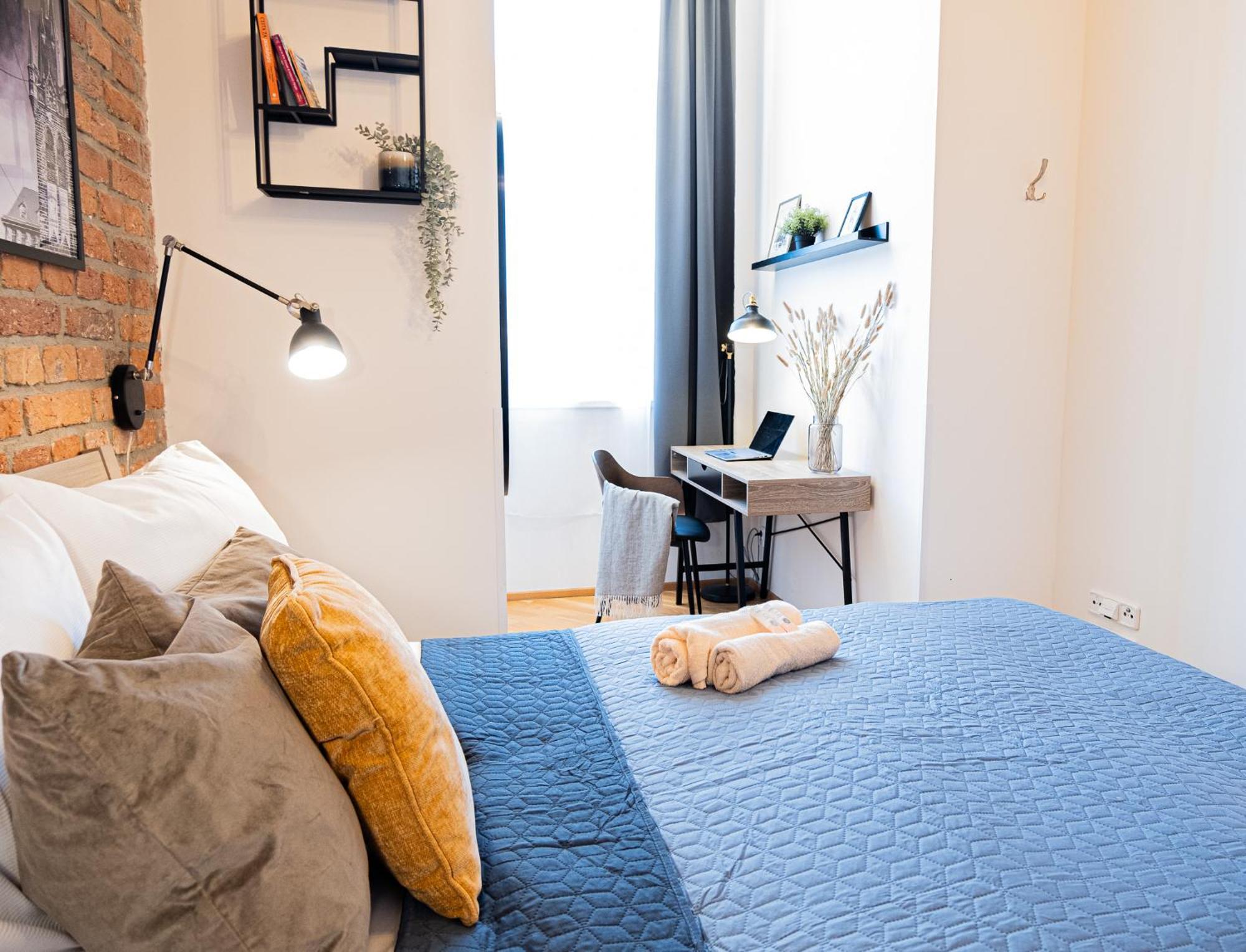 Cozy Industrial 8min Dancing House Apartment, Appartamento *