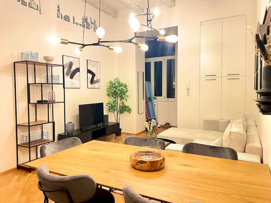 Appartamento Cozy Industrial 8min Dancing House Apartment, Praga