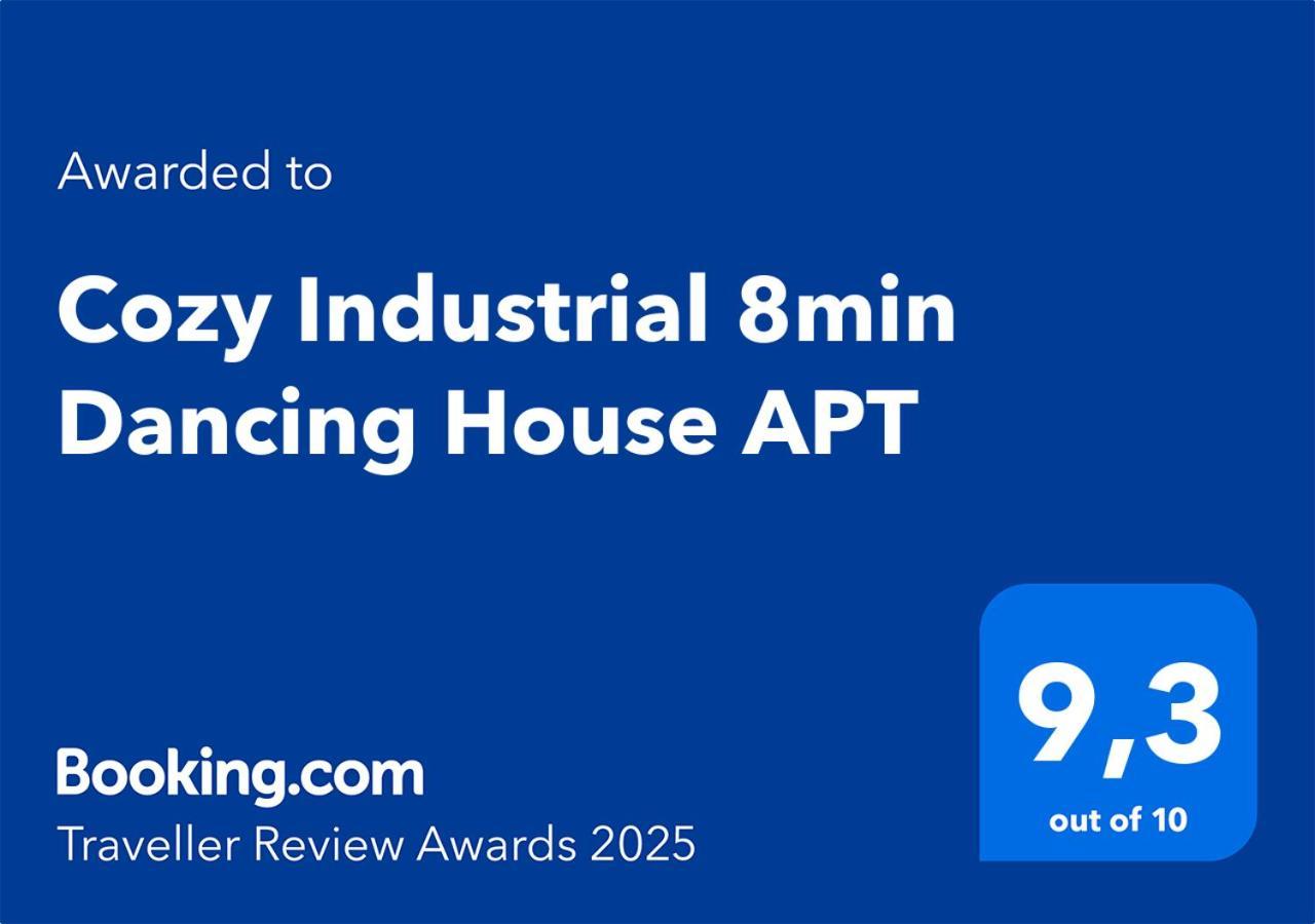 Cozy Industrial 8min Dancing House Apartment, Appartamento *